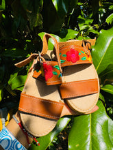 Load image into Gallery viewer, Flower Huarache Girl - Tan