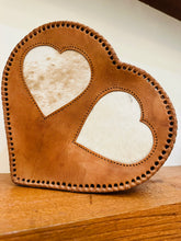 Load image into Gallery viewer, Corazon Cow Purse