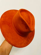 Load image into Gallery viewer, Metzli Suede Hat