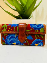 Load image into Gallery viewer, Girasol Leather Wallet