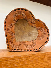 Load image into Gallery viewer, Corazon Cow Purse