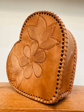 Load image into Gallery viewer, Corazon Cow Purse