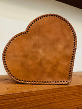 Load image into Gallery viewer, Corazon Cow Purse
