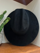 Load image into Gallery viewer, Místico Suede Hat