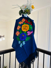 Load image into Gallery viewer, Flowers Rebozo