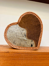 Load image into Gallery viewer, Corazon Cow Purse