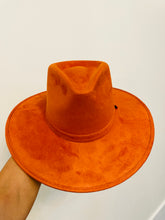 Load image into Gallery viewer, Metzli Suede Hat
