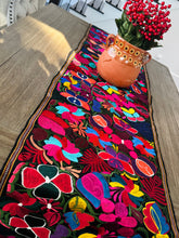 Load image into Gallery viewer, Abuelita Mantel - Table Runner