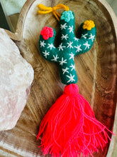 Load image into Gallery viewer, Cactus Keychain