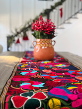 Load image into Gallery viewer, Abuelita Mantel - Table Runner