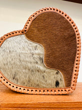 Load image into Gallery viewer, Corazon Cow Purse