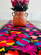 Load image into Gallery viewer, Abuelita Mantel - Table Runner