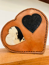 Load image into Gallery viewer, Corazon Cow Purse
