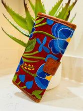 Load image into Gallery viewer, Girasol Leather Wallet