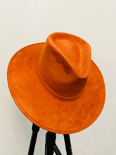Load image into Gallery viewer, Metzli Suede Hat