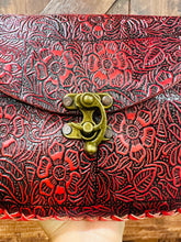 Load image into Gallery viewer, Chavela Crossbody Purse