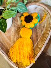 Load image into Gallery viewer, Sunflower Keychain