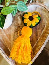Load image into Gallery viewer, Sunflower Keychain