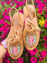 Load image into Gallery viewer, Alpargata Huarache Flowers