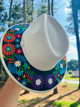 Load image into Gallery viewer, Flower Suede Hat