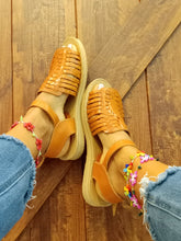 Load image into Gallery viewer, Andrea Huarache