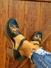 Load image into Gallery viewer, Otomi Block Heels