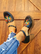 Load image into Gallery viewer, Otomi Block Heels