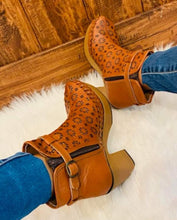 Load image into Gallery viewer, Xochilt Boot - Tan