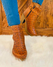 Load image into Gallery viewer, Xochilt Boot - Tan