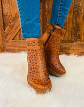 Load image into Gallery viewer, Xochilt Boot - Tan