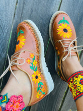 Load image into Gallery viewer, Sunflower Loafers - Tan