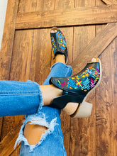 Load image into Gallery viewer, Regina Heels - Black