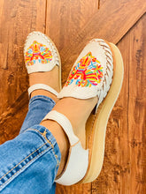 Load image into Gallery viewer, Otomi  Platform- White