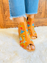 Load image into Gallery viewer, Regina Heels - Tan