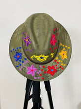 Load image into Gallery viewer, Flor Hand Embroidered Hat