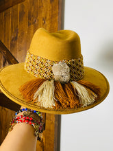 Load image into Gallery viewer, Cholulo Suede Hat