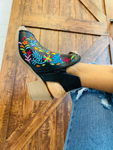 Load image into Gallery viewer, Regina Heels - Black