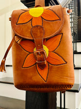 Load image into Gallery viewer, Flor Leather Backpack