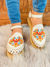 Load image into Gallery viewer, Otomi  Platform- White