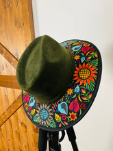 Load image into Gallery viewer, Flower Suede Hat
