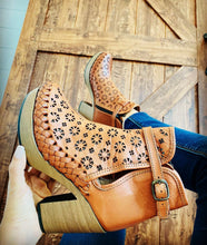 Load image into Gallery viewer, Xochilt Boot - Tan