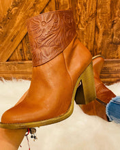 Load image into Gallery viewer, Ximena Boot - Tan