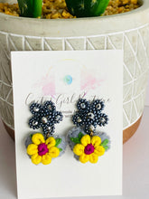 Load image into Gallery viewer, Corazoncito Earring