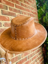 Load image into Gallery viewer, Azteca Leather Hat