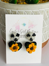 Load image into Gallery viewer, Corazoncito Earring
