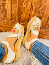 Load image into Gallery viewer, Otomi  Platform- White
