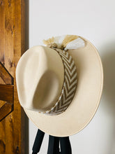 Load image into Gallery viewer, Cholulo Suede Hat