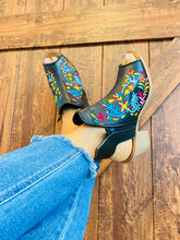 Load image into Gallery viewer, Regina Heels - Black