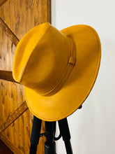 Load image into Gallery viewer, Cristobal Vinyl Hat