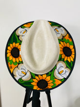 Load image into Gallery viewer, Flower Suede Hat